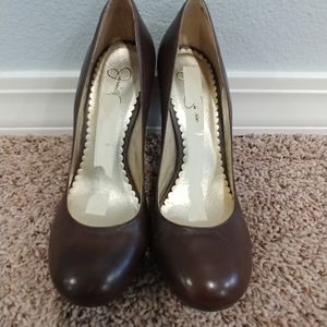 Jessica Simpson round toe pumps. Size 9 Brown